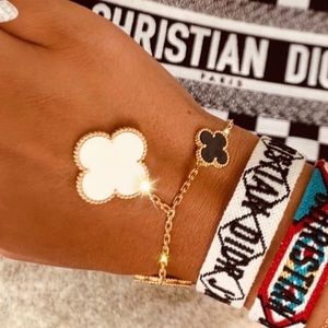 4 black leafs around with one larger hanging